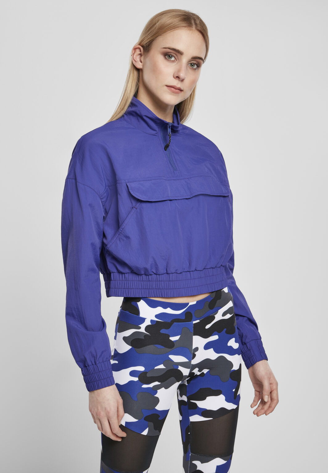Women's jacket with cropped crinkle nylon