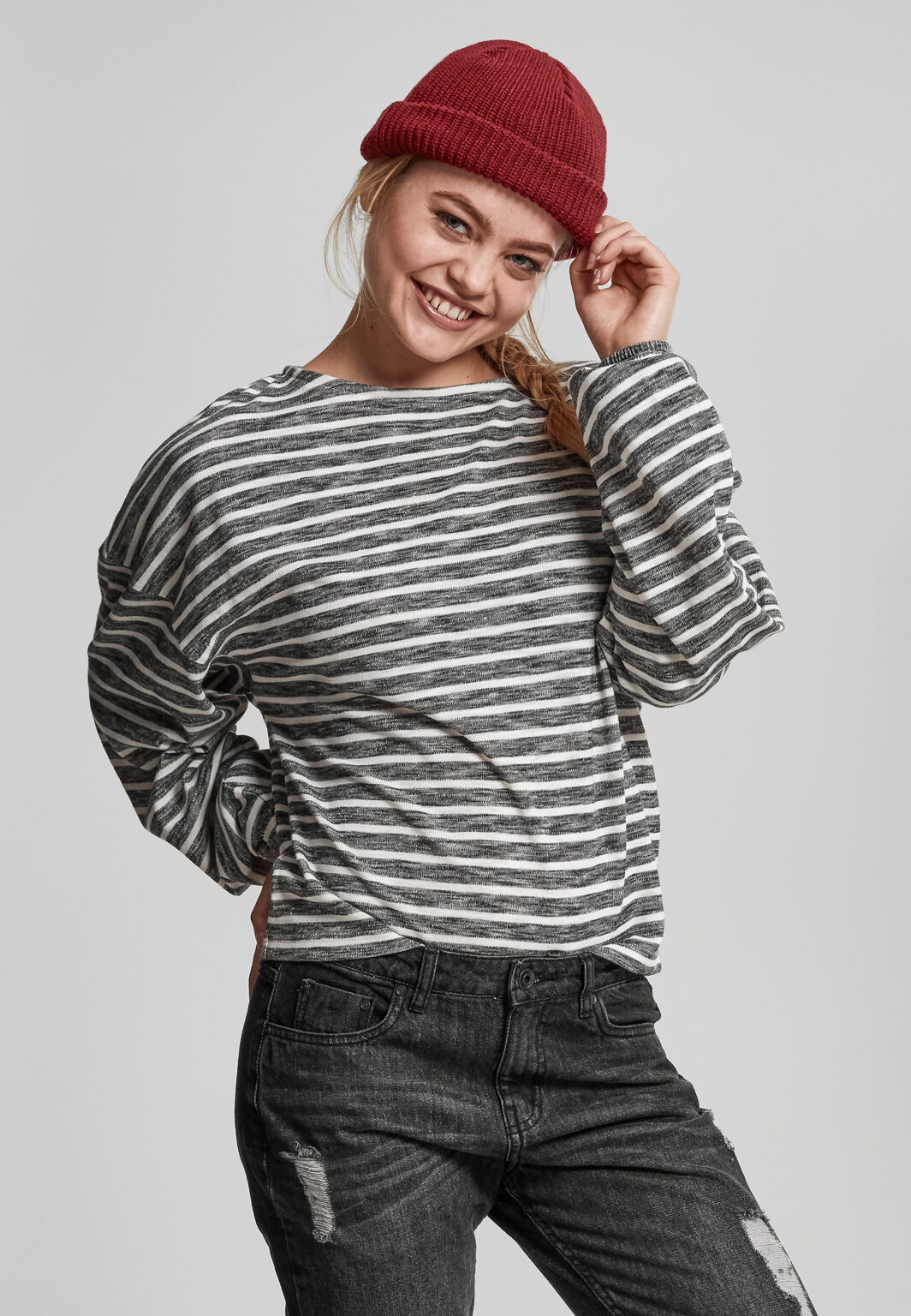 Women's oversize jumper with black/white stripes