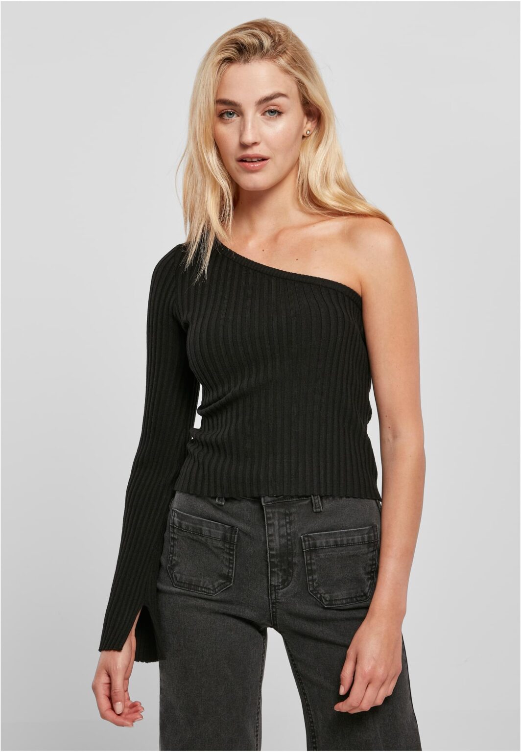 Women's sweater with short ribbed knit with one sleeves