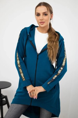 Zip-up hoodie at the back maritime