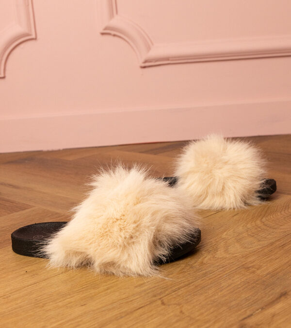 marka niezdefiniowana Beige children's fur slides Malinka