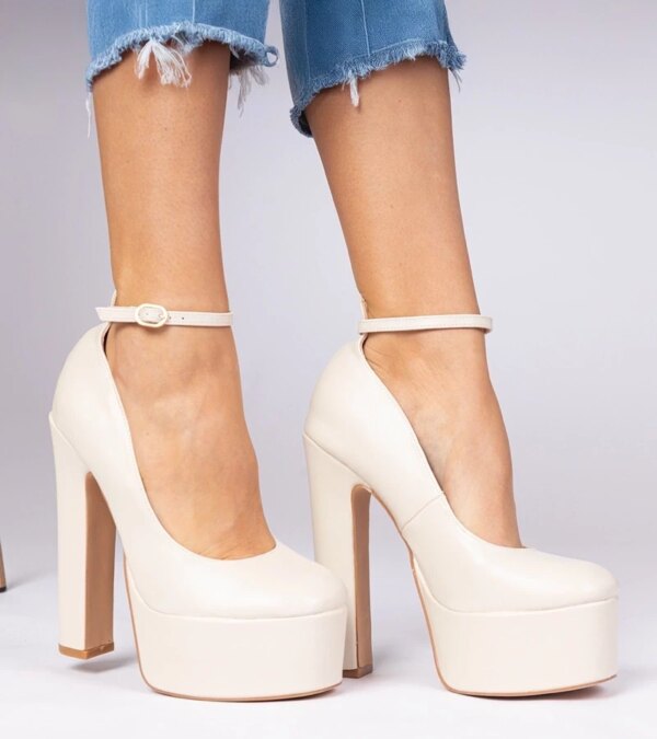 marka niezdefiniowana Beige high heel pumps Felida