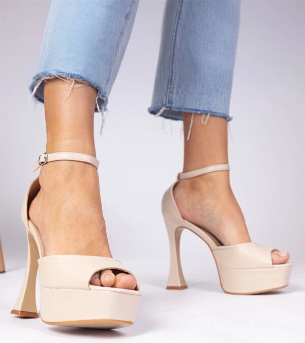 marka niezdefiniowana Beige high heel sandals Tesli