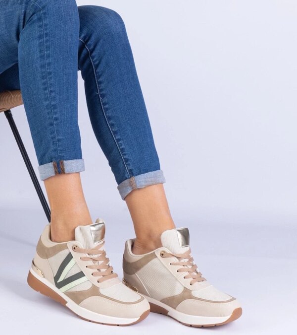 marka niezdefiniowana Beige women's sneakers with hidden wedge Ninella