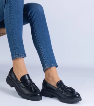 marka niezdefiniowana Black classic oxford shoes with tassels Esitta