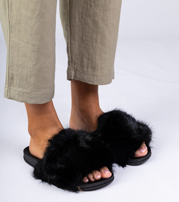 marka niezdefiniowana Black fur slides Manny