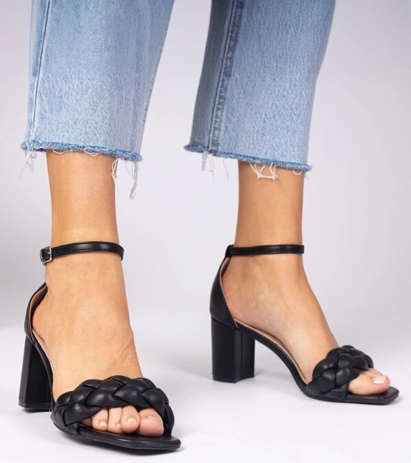 marka niezdefiniowana Black sandals with a closed heel on a block heel Kolombo