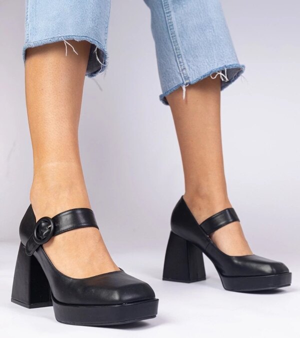 marka niezdefiniowana Black square-toe pumps with a buckle Katherin