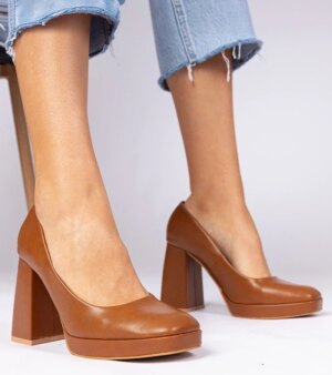 marka niezdefiniowana Brown square-toe pumps on a massive heel Irenois