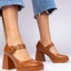marka niezdefiniowana Brown square-toe pumps with a buckle Katherin