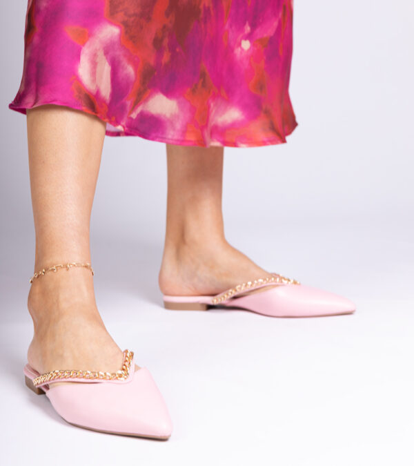 marka niezdefiniowana Pink elegant slides decorated with a chain Gerita
