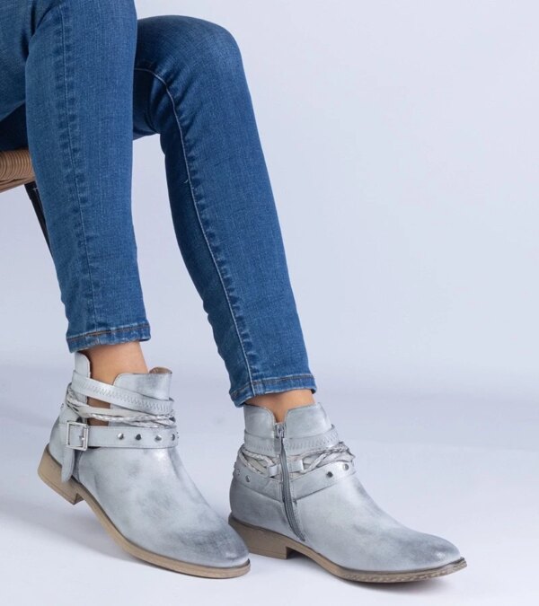 marka niezdefiniowana Silver flat ankle boots with a cutout and a buckle Savaner