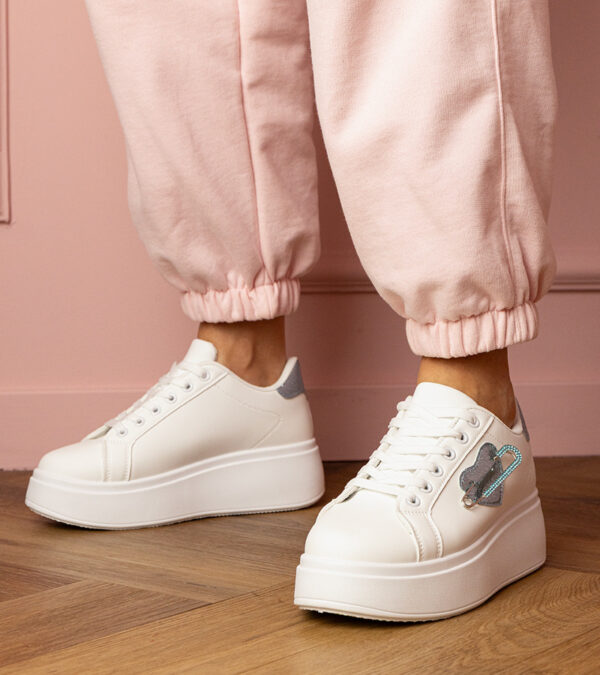 marka niezdefiniowana White sneakers with a blue heart and a zircon pin Lerisol