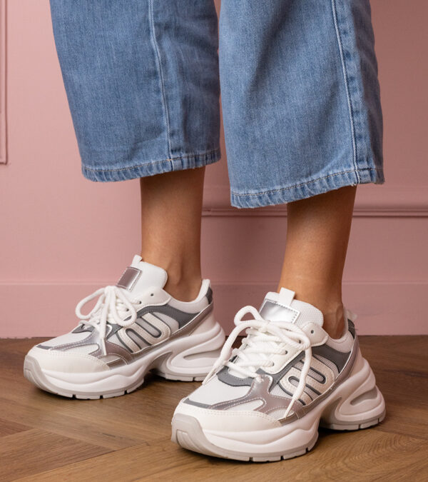 marka niezdefiniowana White sporty sneakers on a chunky sole Aries