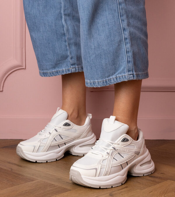 marka niezdefiniowana White sporty sneakers with a chunky sole Manora