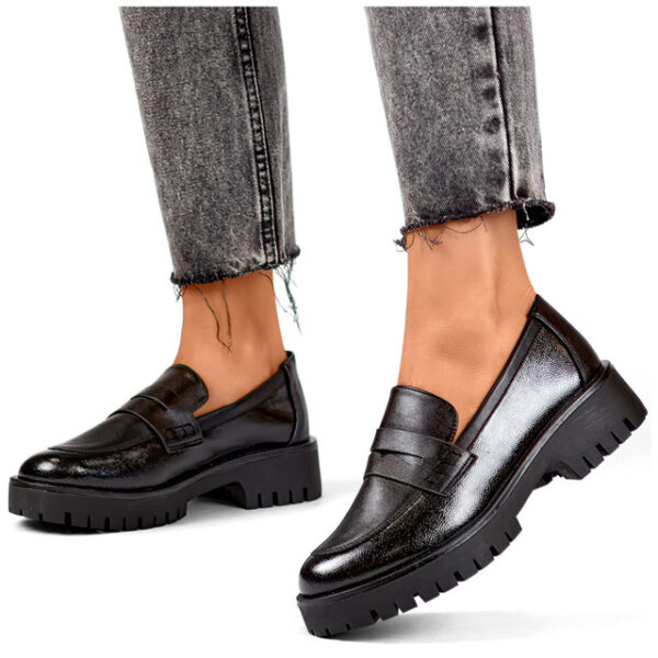 primohurt Black women's loafers with a thick sole